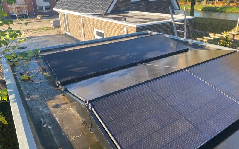 Plat dak oost-west opstelling woonhuis te Noordscheschut